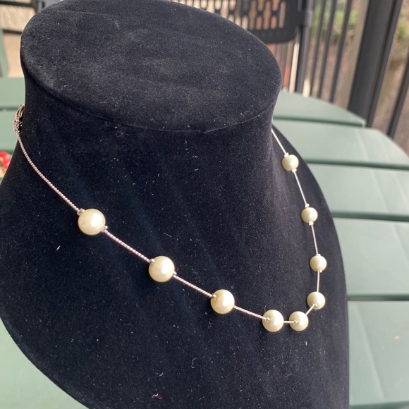 (NEW!) Delicate White Pearl String Necklace - Picture 4 of 6